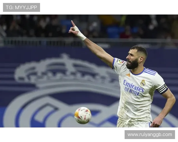 卡里姆·本泽马：从传奇前锋到新征程的足球巨星转型之路