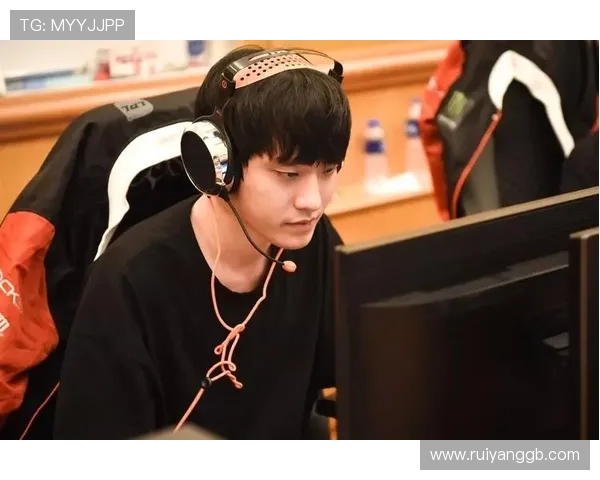 WE战队以82分稳居大师赛积分榜首位，竞争激烈形势严峻